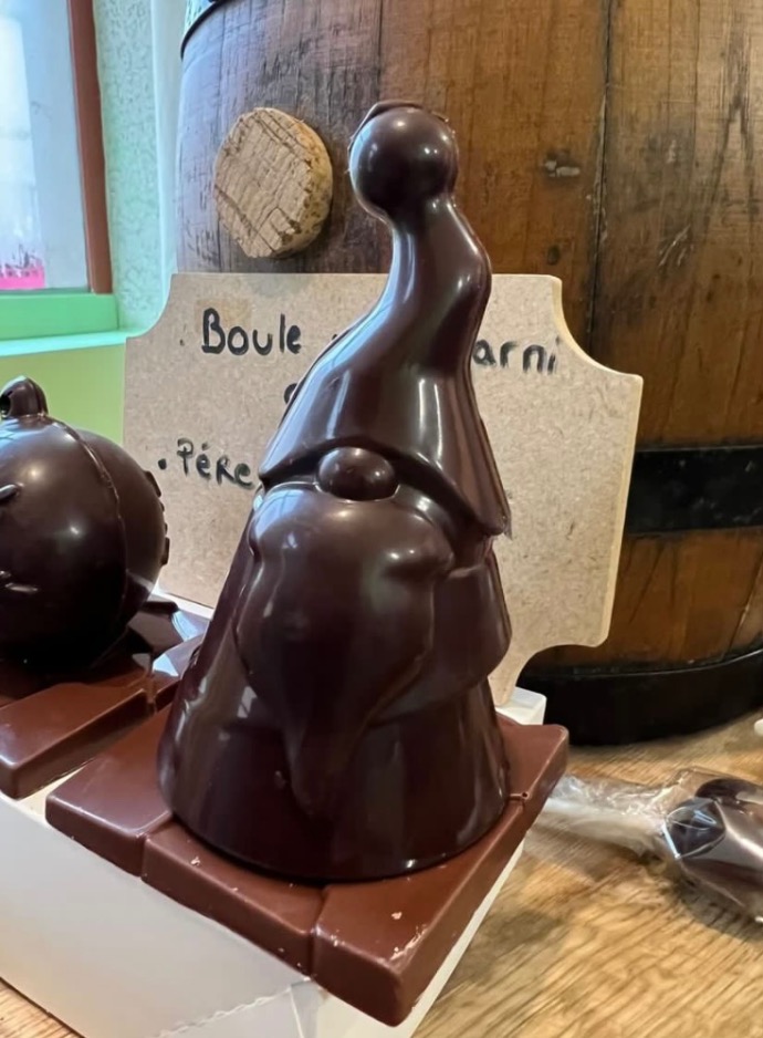 Père noël en chocolat garni